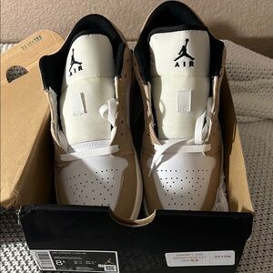 Nike Air Jordan 1 Low SE Sneakers - White and Tan